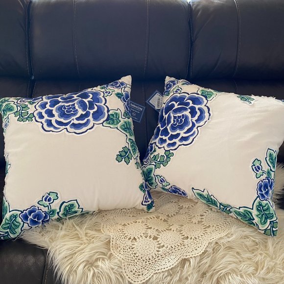 Southern Living Floral Throw Pillows - Picture 1 of 6